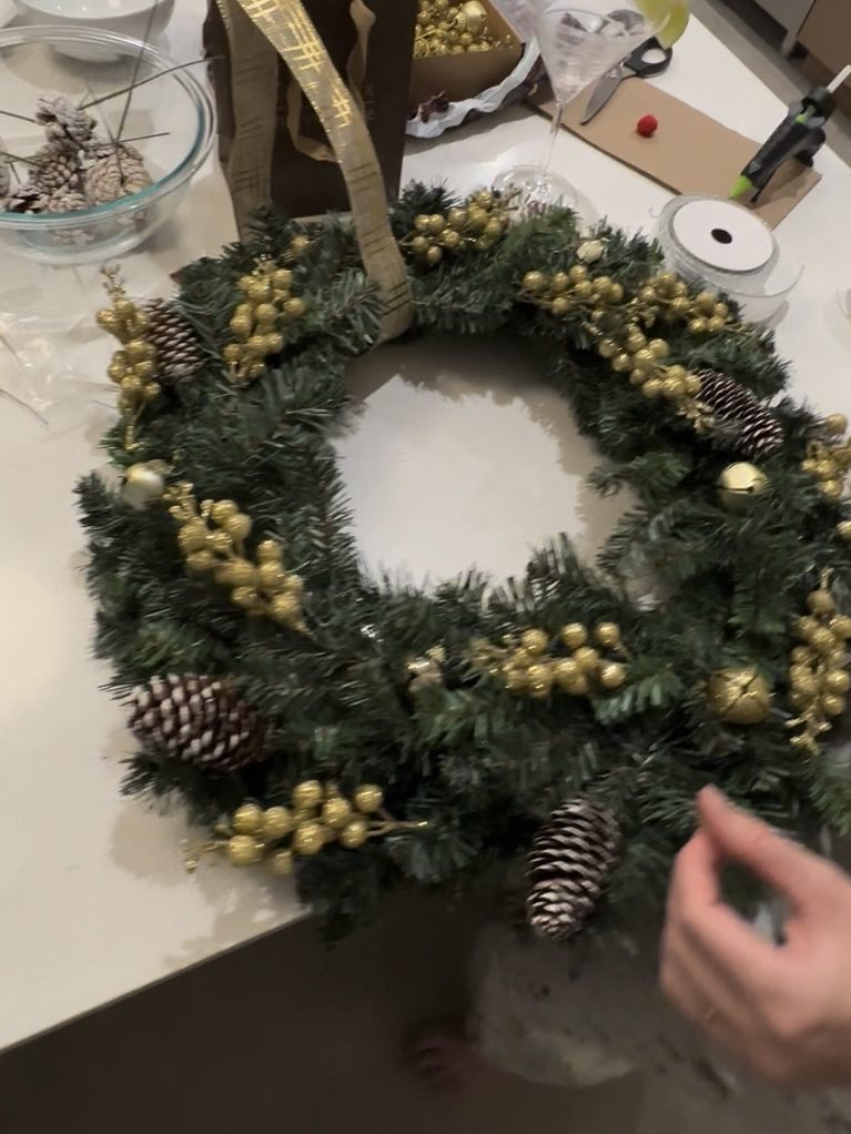 how to host a wreath decorating party